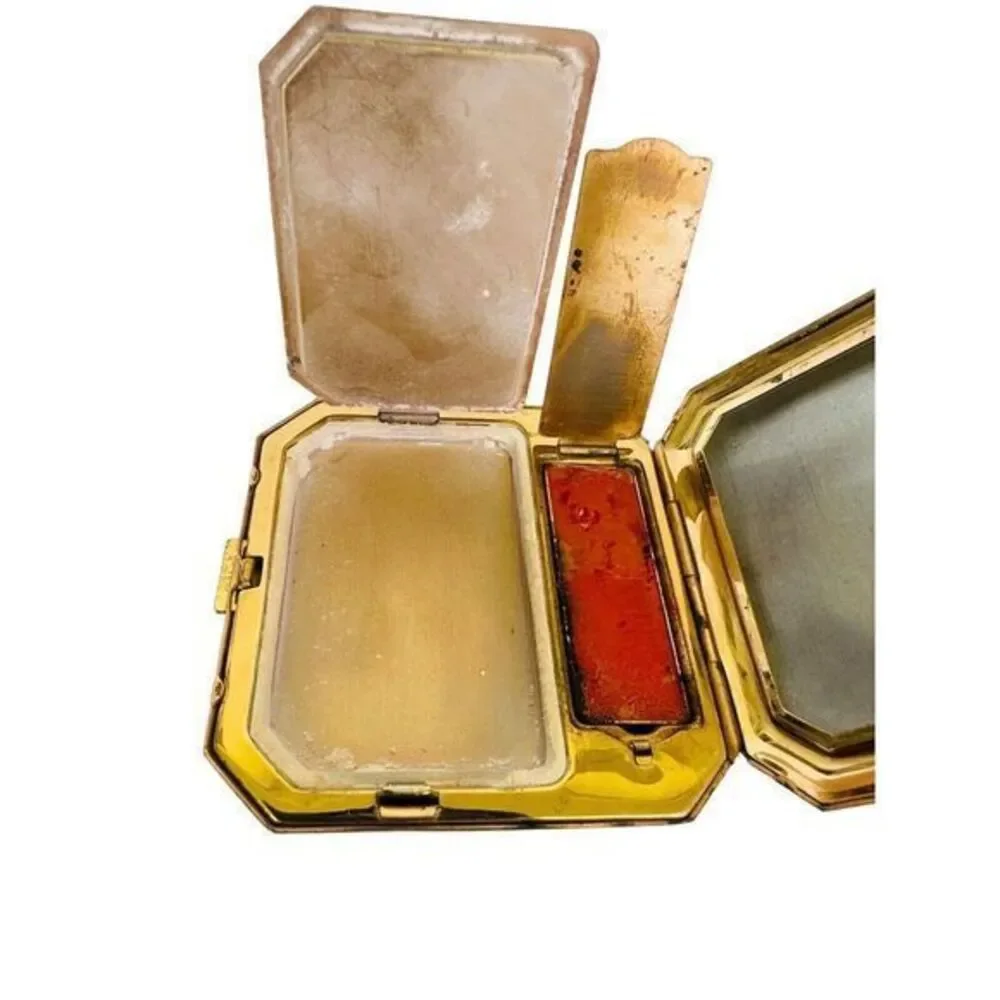 Vintage Elgin‎ American Embroidery Brass Compact Pink Floral 2.5